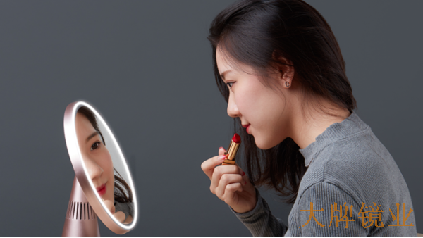 大牌鏡業(yè)LED智能美妝鏡好在哪里？